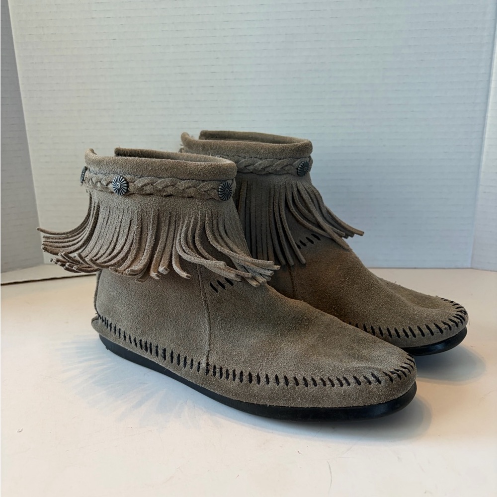 Minnetonka Hi Top Back Zip Fringed Moccasin Boot‎ size 7